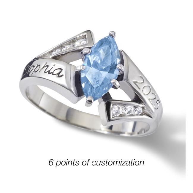 Bague commémorative personnalisée S60 Serenity Jostens en argent avec pierre marquise bleu clair et gravure Sophia